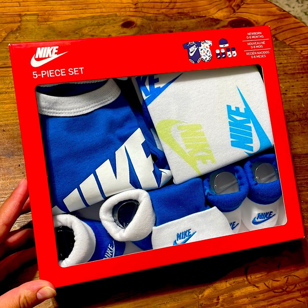 Nike 5pc Newborn Set 0-6 months